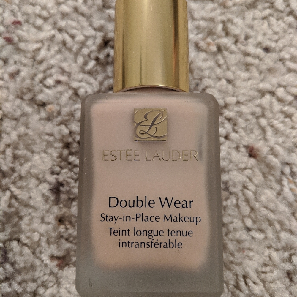 Estee Lauder Double Wear foundation 1C1